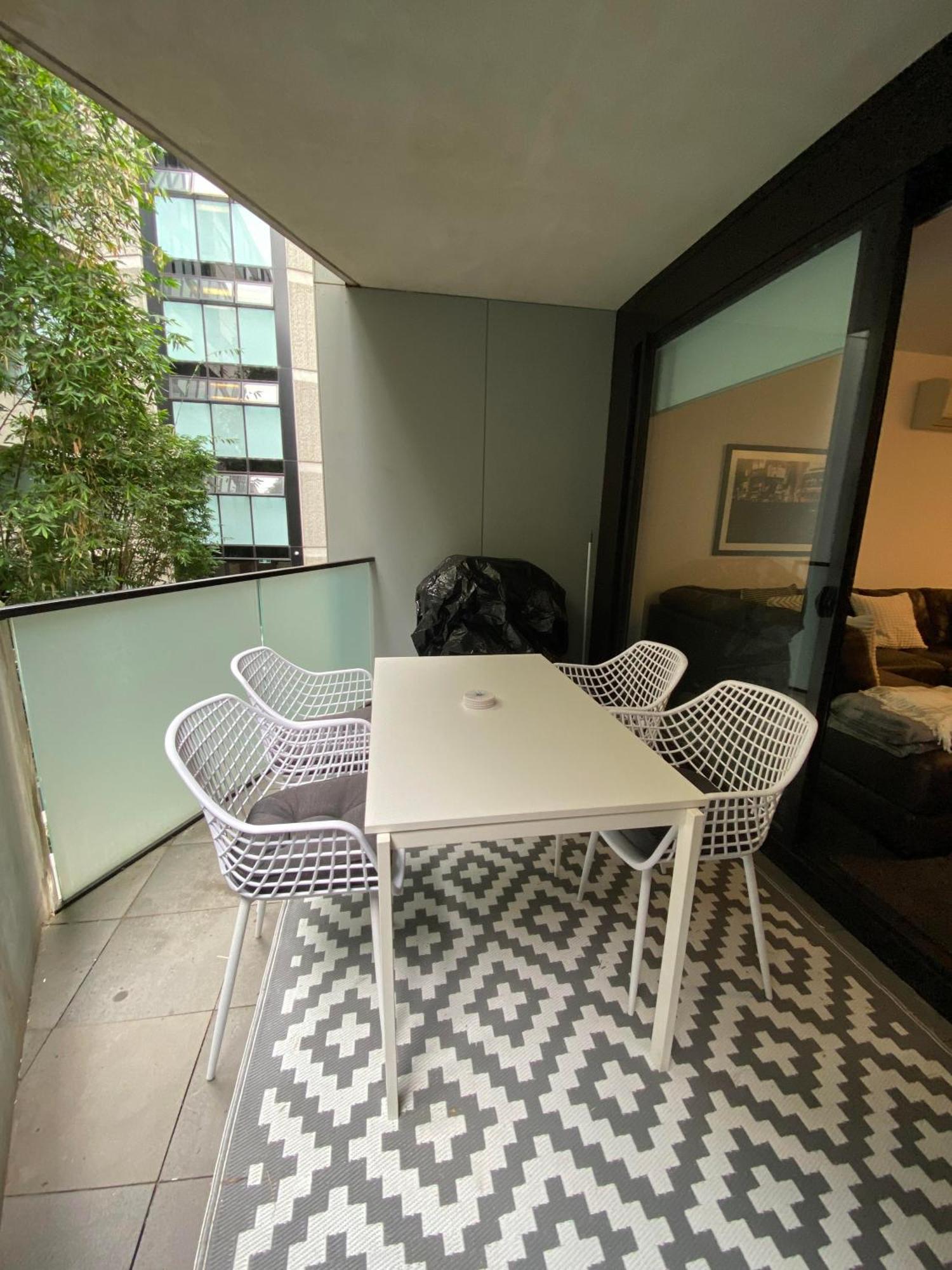 מלבורן Modern Quiet 1 & 2 Bed Apt Opposite Albert Park מראה חיצוני תמונה